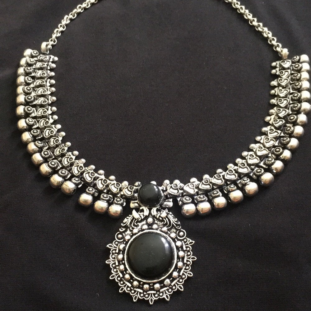 Jewellery - Picture 2 of 3